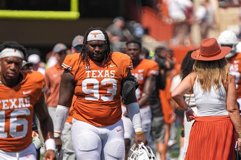 Texas DT T’Vondre Sweat announces return for 2023 season - Burnt Orange ...