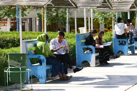 Students of Sulaimaniya University Editorial Photography - Image of iraq, school: 19863017