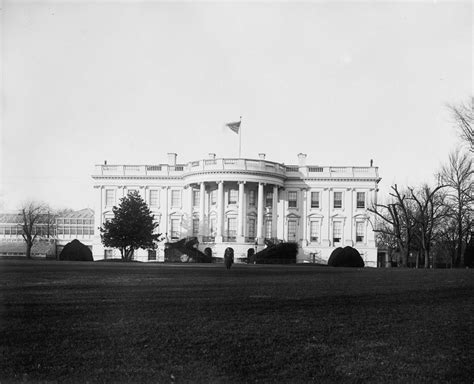 “You Have to See This Amazing Old Photo of the White House”