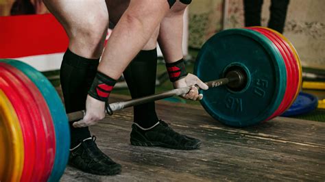 Everything You Need to Know About Deadlift Grips | BarBend