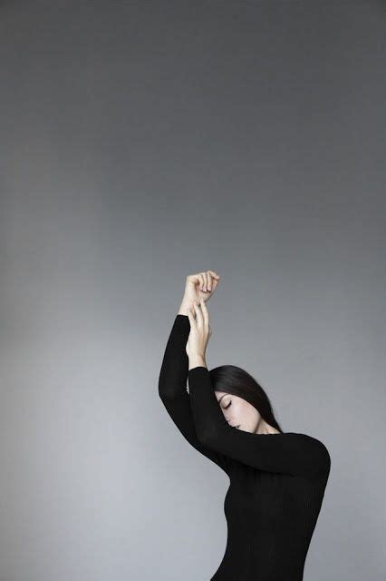 Negative space portrait | Photography poses women, Minimalist ...