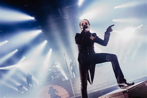 Ghost – Ghost. (18/22) – Cardinal Copia und seine Messdiener live on stage. – laut.de – Foto