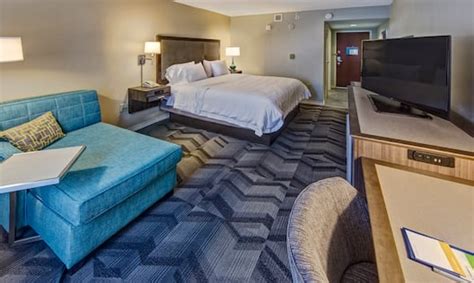 Guest Rooms at Hampton Inn and Suites Clermont, FL Hotel