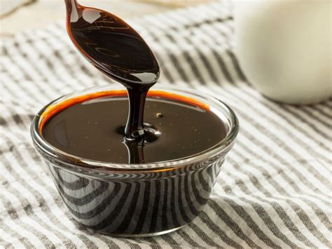 Types Of Molasses Fertilizer - Tips For Using Molasses In Gardens