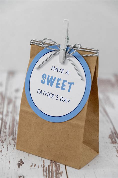 Have a Sweet Fathers Day Tags - FREE PRINTABLE. Happy Father's Day Gift Tags. Make a DIY treat ...