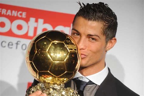 Cristiano Ronaldo with his 1st Balon d'Or. (2008) | Cristiano ronaldo, Ronaldo, Soccer ball