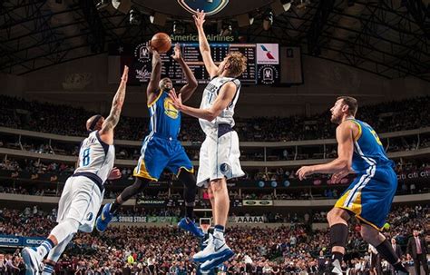 Photos: Warriors at Mavericks - 3/18/16 Photo Gallery | NBA.com