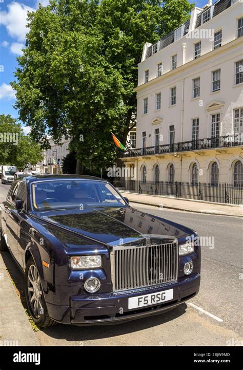 Luxury car london hi-res stock photography and images - Alamy