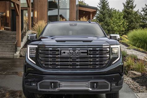 Updated 2022 GMC Sierra Adds Denali Ultimate, AT4X Trim Levels - Motor ...