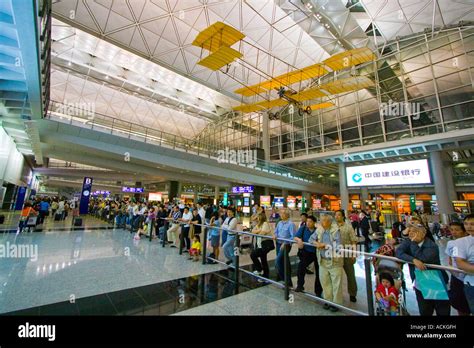 Arrivals Hall Hong Kong International Airport HKG Stock Photo - Alamy