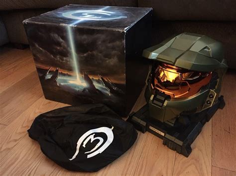 Halo 3 Legendary Edition Master Chief Helmet and Stand [No Game ...