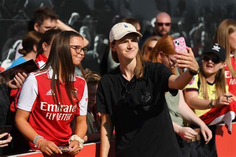 Arsenal Women receive first official kit from adidas! - The Short Fuse