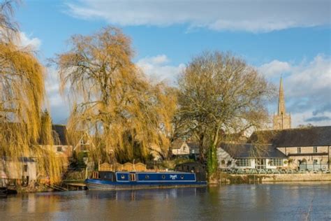 Lechlade on Thames, Gloucestershire Travel Information