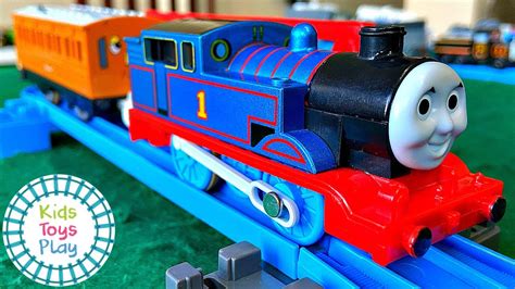 Thomas and Friends TOMY Trackmaster Build | Thomas the Tank Engine Toy Train Crashes - YouTube