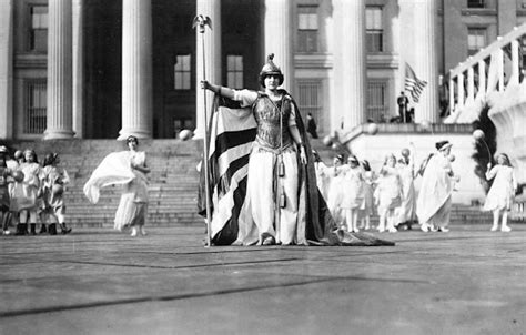 Rare and Incredible Photos of the Woman Suffrage Parade of 1913 ...