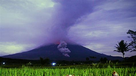 Indonesia Volcanoes Erupt, Force Evacuations - Videos from The Weather Channel