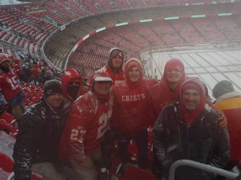 Chiefs fan shares tips on handling a cold Arrowhead Stadium