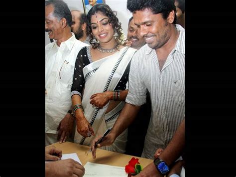 Aashiq Abu | Rima Kallingal | Wedlock | Register Marriage | Pictures | Wedding Pictures ...