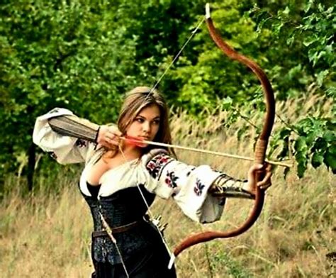 Pin em Bow n Arrow | Mulher guerreira, Mulheres guerreiras, Poses