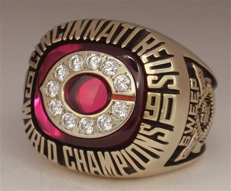 Cincinnati Reds 1990 World Series Champions Replica Ring Size 11 | Property Room