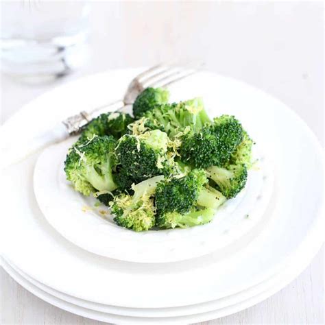 Cookin' Canuck - Lemon Pepper Steamed Broccoli Recipe