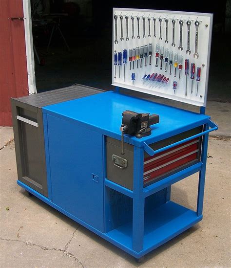 Combination Workbench/Service Cart, by D. Dellinger | Welding projects, Tool cart, Workbench