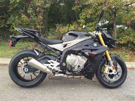 BMW S1000R Review