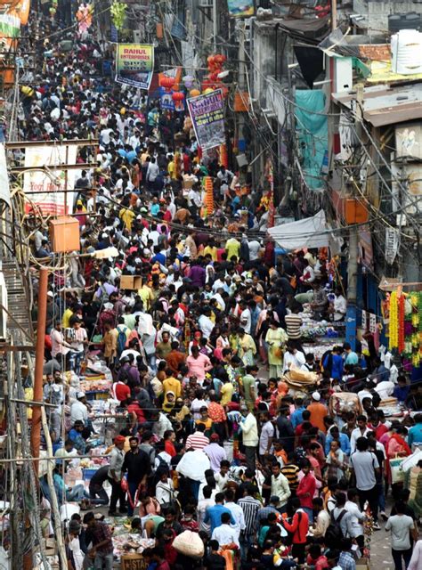 Photos: Crowded Sadar Bazaar in Delhi