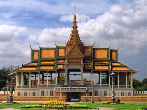 ROYAL PALACE OF KINGDOM OF CAMBODIA (PHNOM PENH, CAMBODIA) - BOOKINGNOW