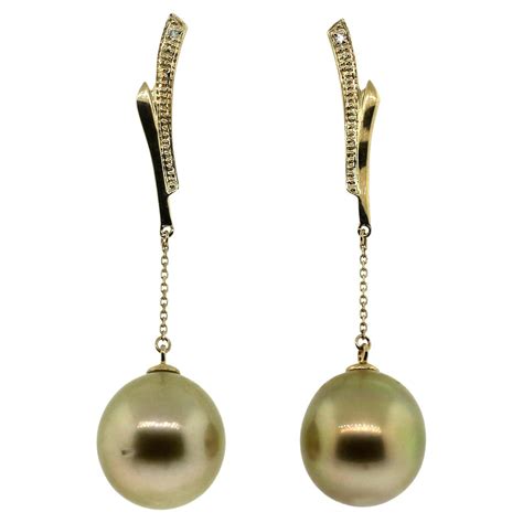 Hakimoto 12.7 mm Fancy colour Cultured Pearl 18K with Diamond For Sale at 1stDibs
