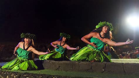 Old Lahaina Luau 02 – Dots on Screen