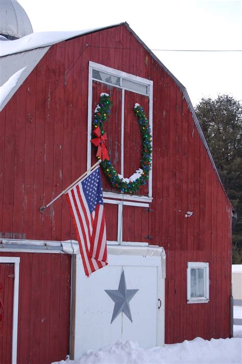 Our way to decorate a barn for Christmas...what do you think??? | Barn ...