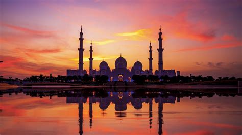 Time lapse panoramic view of Sheikh Zayed Grand Mosque, Abu Dhabi ...