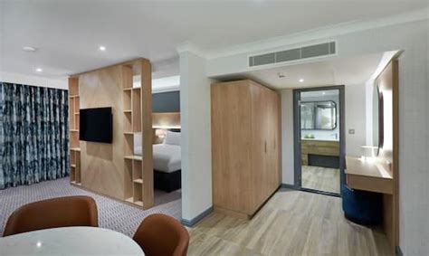 Guest Accommodation & Suite Upgrades | Hilton Croydon Hotel | UK