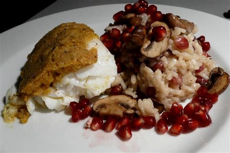 Kulinarische Welten zu Fisch- und Meeresfrucht: Skrei-Loin mit Mandelkruste an Granatapfelrisotto