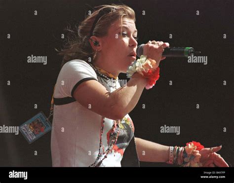 Catatonia singing at T in The Park July 1998 Stock Photo - Alamy