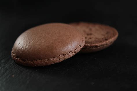 - fleur du poirier -: Chocolate Macarons with Passionfruit Buttercream