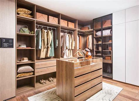 9 Walk-in Closet Design Tips - Oppein Malaysia