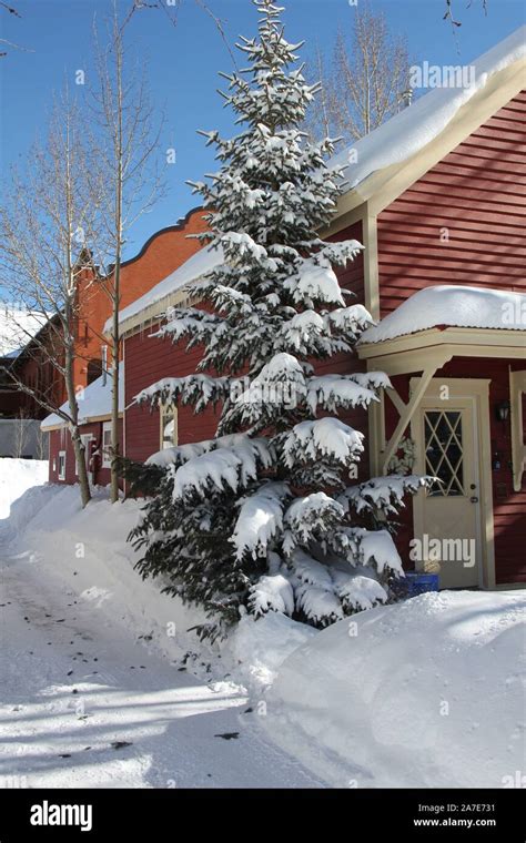 colorado mountian cabin winter snow Stock Photo - Alamy