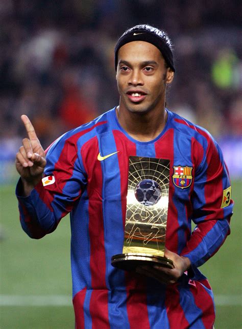 Ronaldinho: "Mi manca San Siro, ma penso solo a vincere il Mondiale e ...