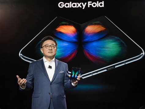 삼성 Galaxy Fold가 미래를 펼칩니다.