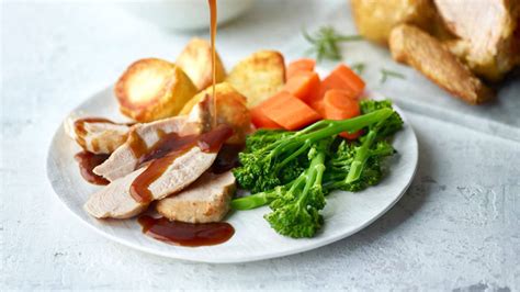 Slimming World's roast dinner | British Recipes | GoodtoKnow