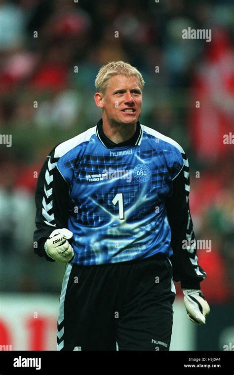 PETER SCHMEICHEL DENMARK & MANCHESTER UNITED FC 18 June 1998 Stock ...