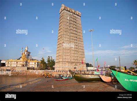 giant gopura and Lord Shiva statue at Murudeshwar temple at the beach in Murudeshwar, Karnataka ...