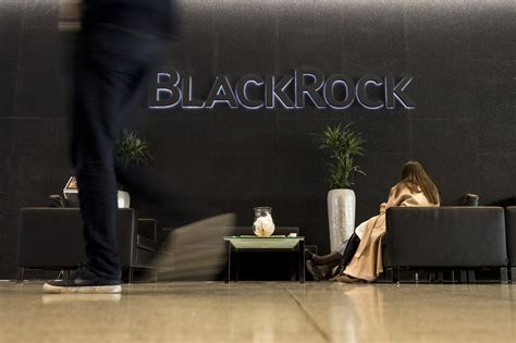 How Do You Shift $17 Billion of BlackRock Stock? - Bloomberg