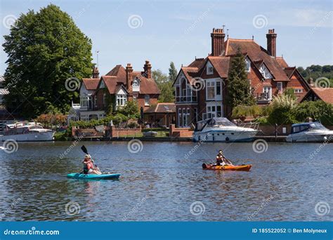 Canoeists on the Thames at Marlow, Buckinghamshire, United Kingdom ...