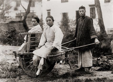 han dynasty ancient chinese wheelbarrow transportation - Google Search | Chinese wheelbarrow ...