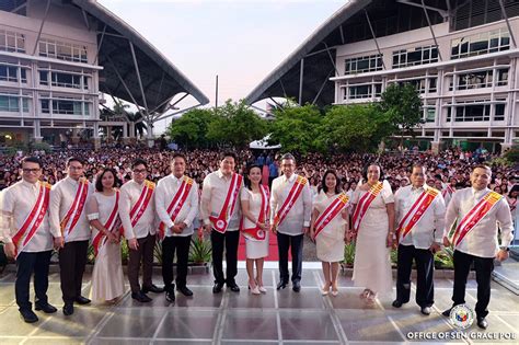 Lyceum student with Parkinson's finishes college | ABS-CBN News