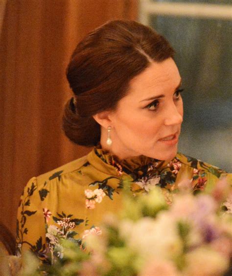 Photo : La duchesse Catherine de Cambridge, enceinte et vêtue d'une robe Erdem, lors d'un dîner ...