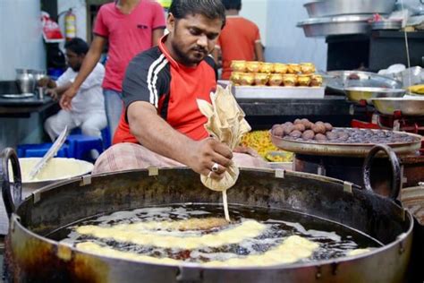 Top 4 street foods to eat in Mumbai, India | Chasing a Plate | Food ...